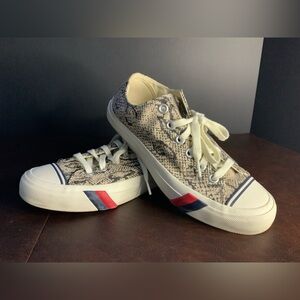 Pro Keds Tan Snake Skin Print.. Mens 7 Woman’s 8.5 
NWOT